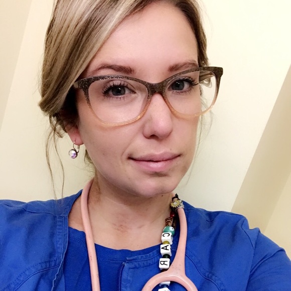 Meet your Posher, Caroline - Picture 2 of 2